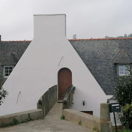 Moulin de brezal et étang à 20 minute de la mer Plounéventer Exterior foto